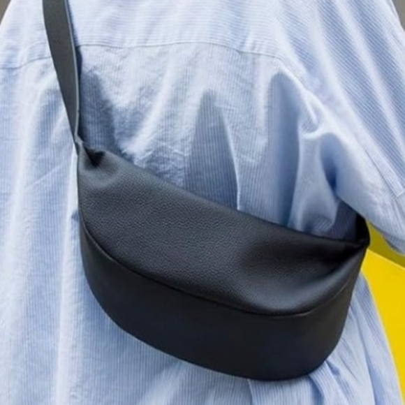 Elegant Leather Black Sling Bag - Picture 2 of 9